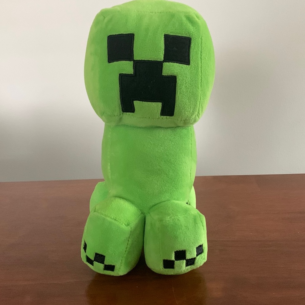 💰FINAL PRICE DROP💰 NWOT 9” Minecraft Creeper Plushie